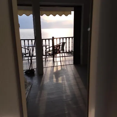 Sea Front + Olympus Sunset Cosy Holiday home *